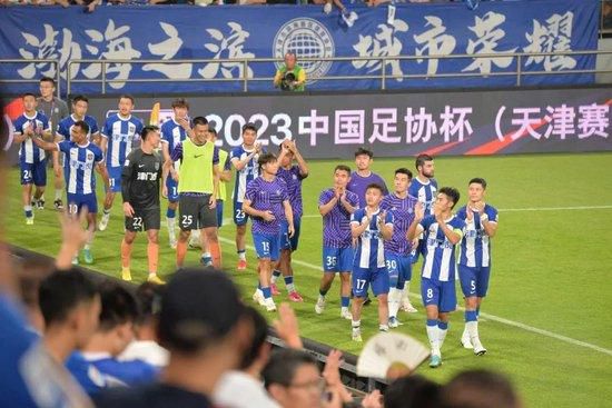 小兰早上帮小五郎消火