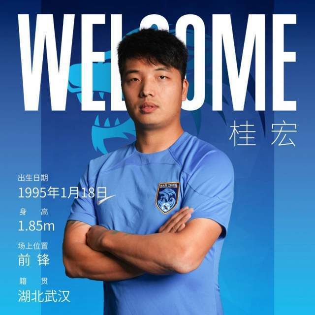 他掀开裙子把舌头伸进去gif