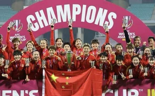 偷拍大学女澡堂洗澡裸体cc